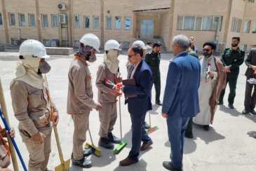 تقدیر از کارگران خط تولید کارخانه سیمان باقران  در هفته کار و کارگر