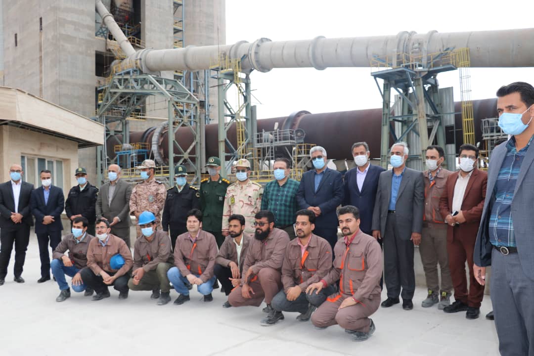 فرماندار شهرستان درمیان از کارخانه سیمان باقران بازدید کرد